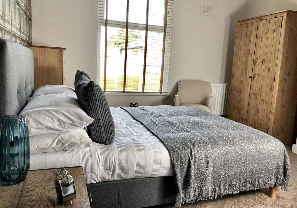 Room 2, Kremlin Drive, Liverpool